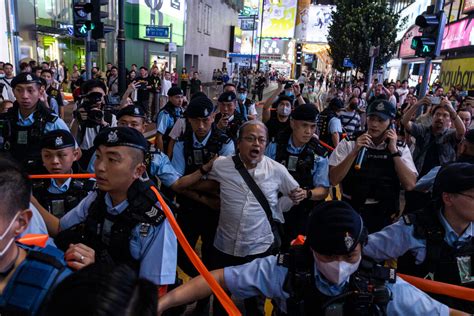 香港闹事|在警方严密的限制下 香港当局批准多年来首次抗议游行